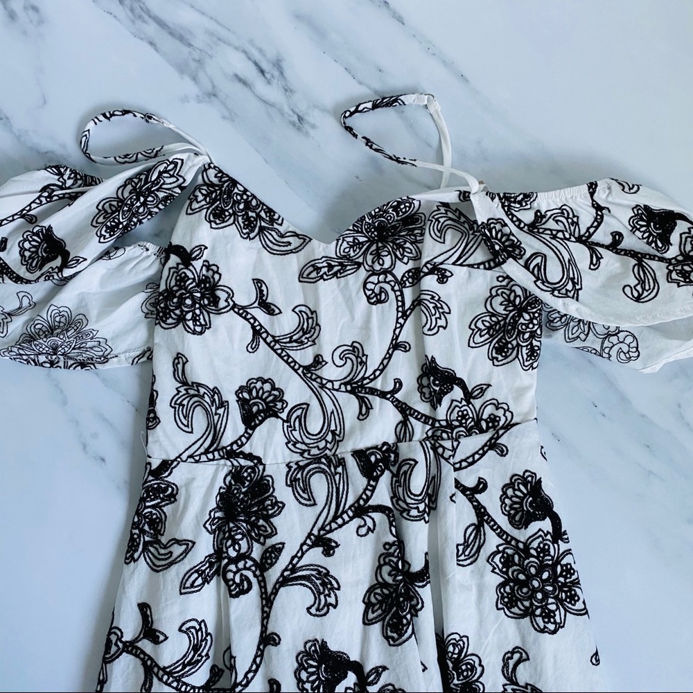 Do+Be Cold Shoulder Dress Size Small - Picture 3 of 5